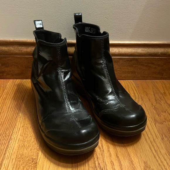 Dansko Vail Chelsea Black Rain Boot Patent Shiny Finish - Picture 1 of 10